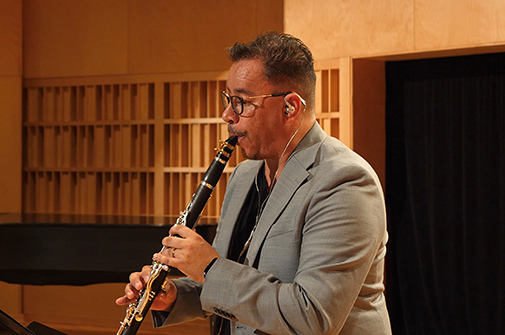 Thiago Ancelmo performing Render.